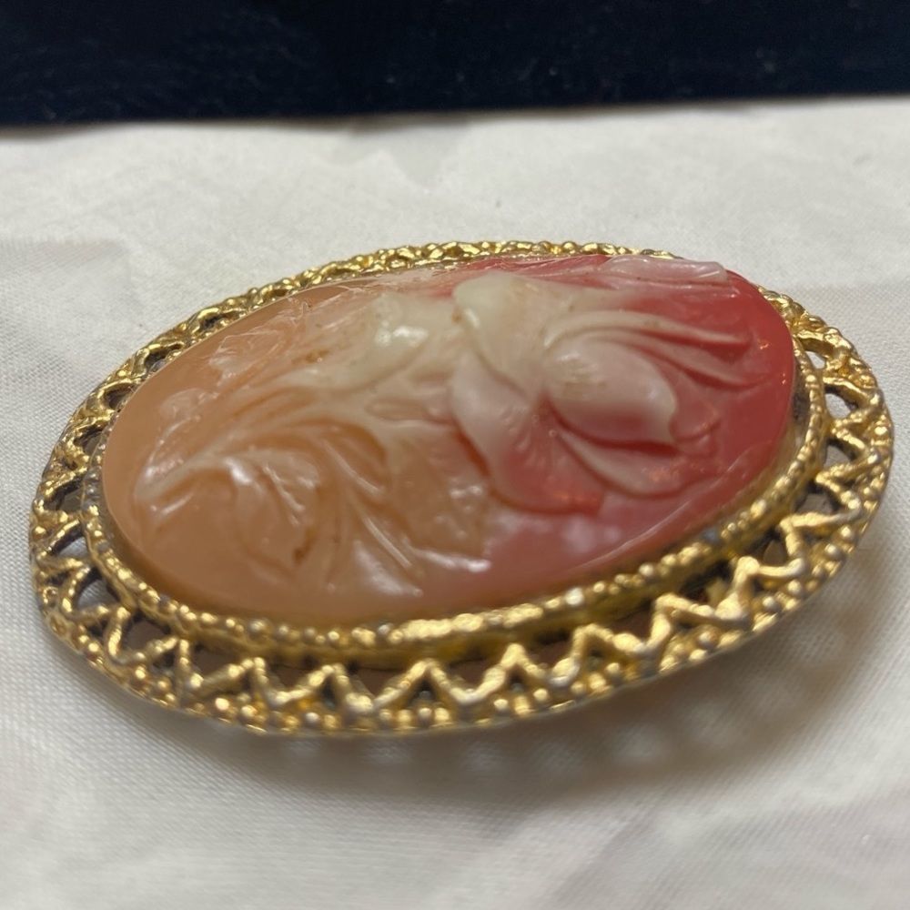 Vintage Carved Celluloid Flower Cameo Brooch - Picture 5 of 12